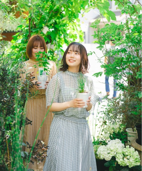 nemne store（ネンネストア）の「あさがおのギンガムチェックのシアープリーツスカート（スカート・レディース・ベージュ/サックスブルー・SMALL/MEDIUM）」の5枚目の写真