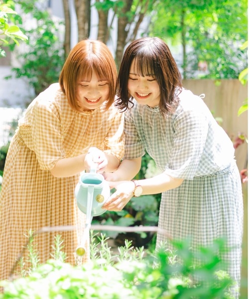 nemne store（ネンネストア）の「あさがおのギンガムチェックのシアープリーツスカート（スカート・レディース・ベージュ/サックスブルー・SMALL/MEDIUM）」の8枚目の写真