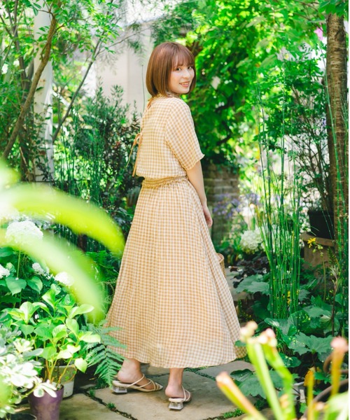 nemne store（ネンネストア）の「あさがおのギンガムチェックのシアープリーツスカート（スカート・レディース・ベージュ/サックスブルー・SMALL/MEDIUM）」の17枚目の写真