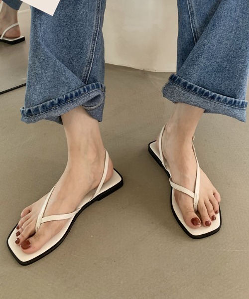 MANGROVE（マングローブ）の「バックルストラップトングサンダル（サンダル・レディース・ホワイト/ブラック/ベージュ/ブルー・MEDIUM/LARGE）」の2枚目の写真