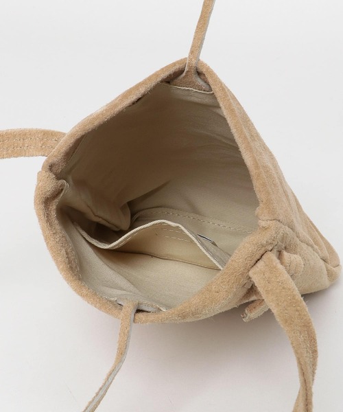 URBAN RESEARCH DOORS（アーバンリサーチドアーズ）の「ウォッシャブルスエードサコッシュ（ショルダーバッグ・レディース・チャコールグレー/ライトベージュ・ONE）」の5枚目の写真