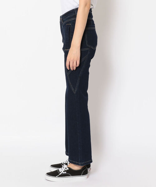 AVIREX（アヴィレックス）の「タイプブルー ストレッチデニムフレアーパンツ/ TYPE BLUE STRETCH DENIM FLARE PANT（デニムパンツ・レディース・ワンウォッシュ/ライトインディゴブルー・MEDIUM/LARGE/SMALL）」の4枚目の写真
