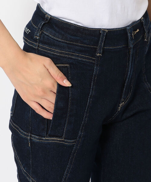 AVIREX（アヴィレックス）の「タイプブルー ストレッチデニムフレアーパンツ/ TYPE BLUE STRETCH DENIM FLARE PANT（デニムパンツ・レディース・ワンウォッシュ/ライトインディゴブルー・MEDIUM/LARGE/SMALL）」の10枚目の写真