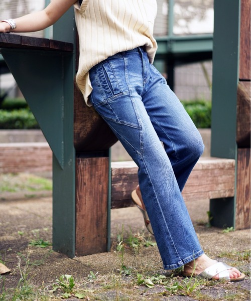 AVIREX（アヴィレックス）の「タイプブルー ストレッチデニムフレアーパンツ/ TYPE BLUE STRETCH DENIM FLARE PANT（デニムパンツ・レディース・ワンウォッシュ/ライトインディゴブルー・MEDIUM/LARGE/SMALL）」の2枚目の写真