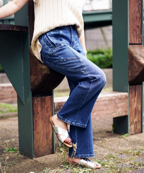 AVIREX（アヴィレックス）の「タイプブルー ストレッチデニムフレアーパンツ/ TYPE BLUE STRETCH DENIM FLARE PANT（デニムパンツ・レディース・ワンウォッシュ/ライトインディゴブルー・MEDIUM/LARGE/SMALL）」の17枚目の写真