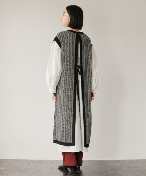 LOWRYS FARM(ローリーズファーム)の「ニットエプロンベストワンピース 959948(ワンピース・レディース・ブラック/グリーン/ベージュ・FREE)」の5枚目の写真