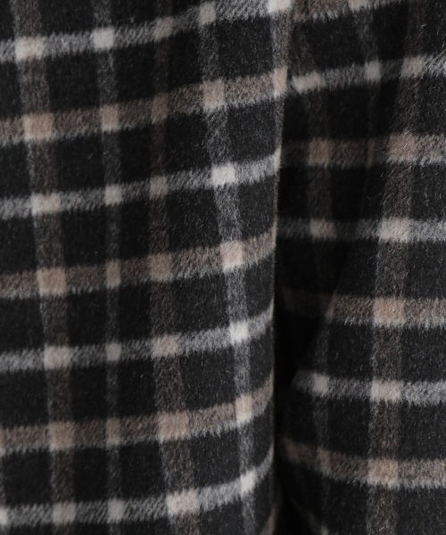 Andemiu(アンデミュウ)の「リバーシブルウールチェックコート215192(ノーカラーコート・レディース・ブラック/グレー/モカ・FREE)」の12枚目の写真