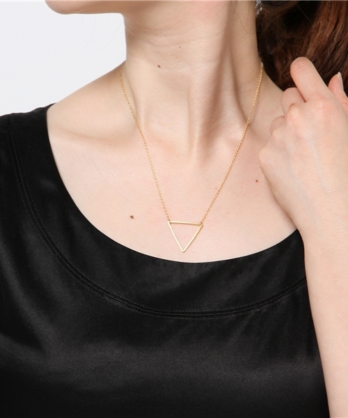 ROSE BUD（ローズバッド）の「(K-JEWELRY) NECKLACE-TRIANGUL（ネックレス・レディース・ゴールド・ONE SIZE）」の5枚目の写真