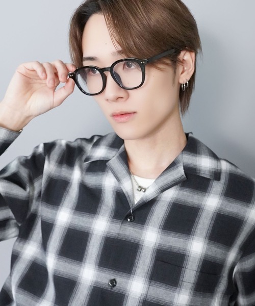 SPINNS（スピンズ）の「太めフレーム ウェリントン型伊達メガネ/黒縁・クリア/軽量/ユニセックス（メガネ・メンズ・ブラック/クリア・ONESIZE）」の20枚目の写真