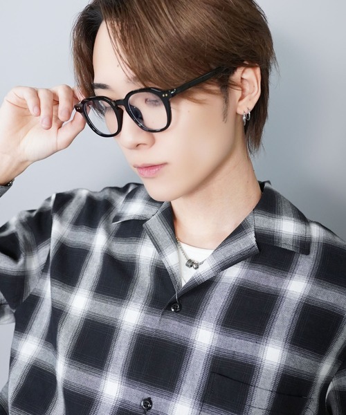 SPINNS（スピンズ）の「太めフレーム ウェリントン型伊達メガネ/黒縁・クリア/軽量/ユニセックス（メガネ・メンズ・ブラック/クリア・ONESIZE）」の19枚目の写真