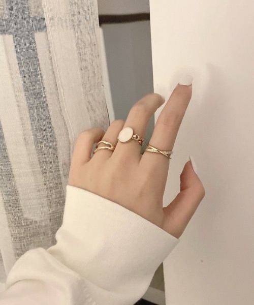 yu-ka(ユーカ)の「YU-KA : レイヤードリング 3本セット(リング・レディース・シルバー/ゴールド・FREE)」の1枚目の写真