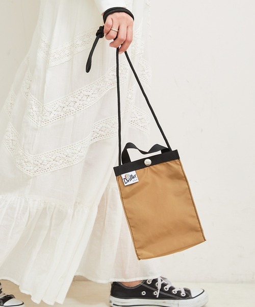 Drifter（ドリフター）の「【Drifter/ドリフター】　EASY STRING POUCH（ショルダーバッグ・レディース・ブラック/ベージュ/ブラウン/グリーン・ONE SIZE）」の4枚目の写真