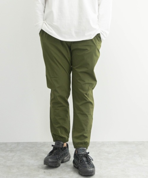 SKKONE(スコーネ)の「ハイストレッチナイロン ジョガーパンツ(その他パンツ)」|オリーブ