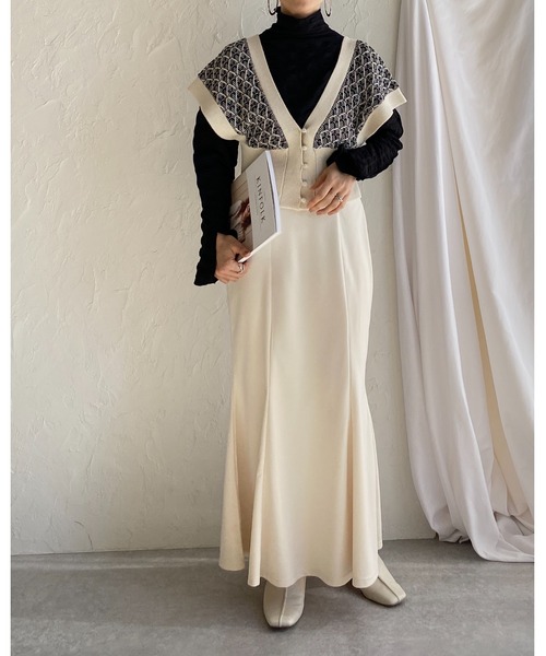 She's Closet(シーズクローゼット)の「綿混合深Vネックダイヤ柄くるみボタンジャガードニットビスチェ(ベスト・レディース・グリーン/ブラック/ベージュ・FREE)」の13枚目の写真