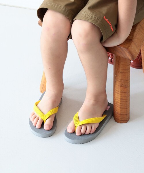 こども ビームス（コドモビームス）の「げんべい / ビーチサンダル（15～23cm）（サンダル・キッズ・ホワイト/ブルー/イエロー/グレー/ブラウン/パープル/ブラック/ネイビー/ブルー系その他3/ベージュ/ダークブラウン・23/15 /18/17/19/21/16/22/20）」の4枚目の写真