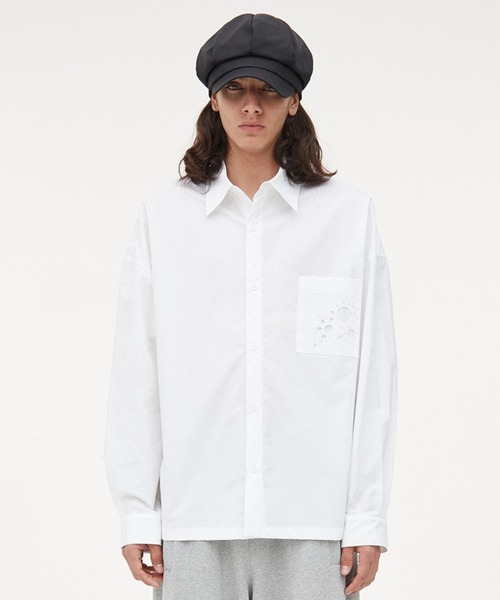 OY(オーワイ)の「『OY/オーワイ』PUNCHING POCKET SHIRTS/パンチングポケットデザインシャツ(シャツ/ブラウス・メンズ・ホワイト/ブラック・FREE)」の2枚目の写真