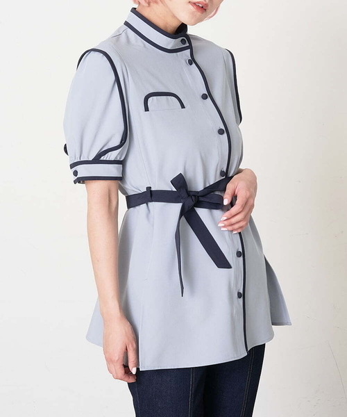 A de a.v.v(アードアー・ヴェ・ヴェ)の「配色パイピングレイヤード袖ブラウス(シャツ/ブラウス・レディース・ライトブルー/ベージュ/ブラック・36/38)」の1枚目の写真