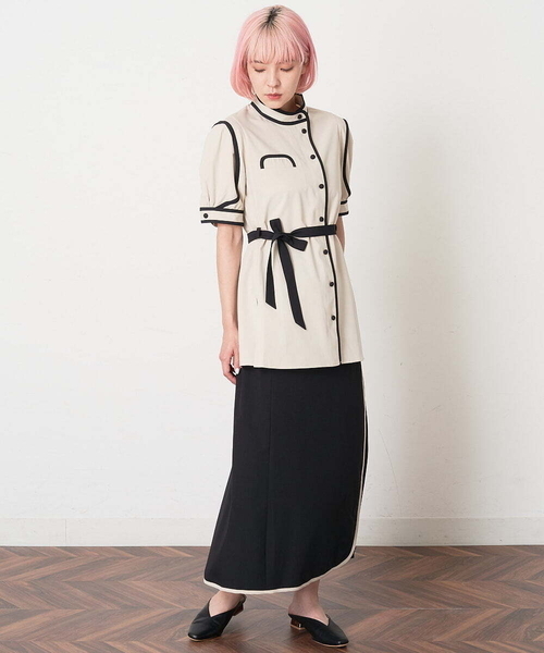 A de a.v.v(アードアー・ヴェ・ヴェ)の「配色パイピングレイヤード袖ブラウス(シャツ/ブラウス・レディース・ライトブルー/ベージュ/ブラック・36/38)」の8枚目の写真