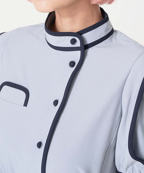 A de a.v.v(アードアー・ヴェ・ヴェ)の「配色パイピングレイヤード袖ブラウス(シャツ/ブラウス・レディース・ライトブルー/ベージュ/ブラック・36/38)」の5枚目の写真