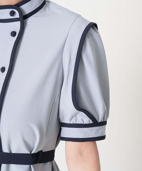 A de a.v.v(アードアー・ヴェ・ヴェ)の「配色パイピングレイヤード袖ブラウス(シャツ/ブラウス・レディース・ライトブルー/ベージュ/ブラック・36/38)」の17枚目の写真