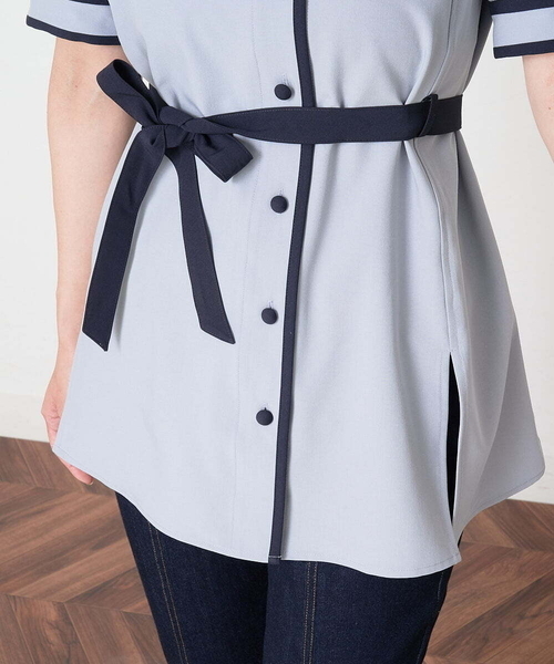 A de a.v.v(アードアー・ヴェ・ヴェ)の「配色パイピングレイヤード袖ブラウス(シャツ/ブラウス・レディース・ライトブルー/ベージュ/ブラック・36/38)」の12枚目の写真