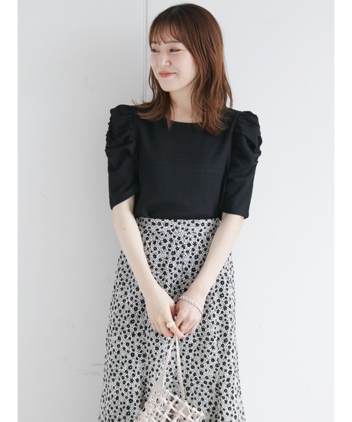 ehka sopo(エヘカソポ)の「パフスリーブプルオーバー(Tシャツ/カットソー・レディース・ブラック/グリーン/ラベンダー/キナリ・フリ-)」の3枚目の写真