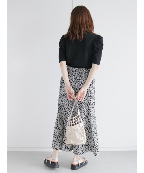 ehka sopo(エヘカソポ)の「パフスリーブプルオーバー(Tシャツ/カットソー・レディース・ブラック/グリーン/ラベンダー/キナリ・フリ-)」の19枚目の写真