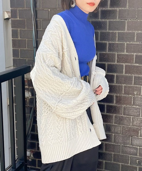 PAGEBOY(ページボーイ)の「ケーブルルーズカーディガン(カーディガン/ボレロ・レディース・オフホワイト/オレンジ/グレイッシュベージュ/ブラック・FREE)」の15枚目の写真