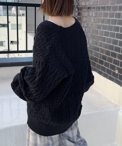 PAGEBOY(ページボーイ)の「ケーブルルーズカーディガン(カーディガン/ボレロ・レディース・オフホワイト/オレンジ/グレイッシュベージュ/ブラック・FREE)」の8枚目の写真