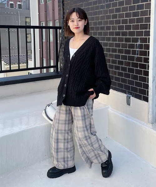 PAGEBOY(ページボーイ)の「ケーブルルーズカーディガン(カーディガン/ボレロ・レディース・オフホワイト/オレンジ/グレイッシュベージュ/ブラック・FREE)」の11枚目の写真