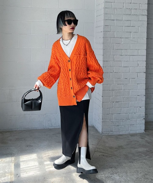 PAGEBOY(ページボーイ)の「ケーブルルーズカーディガン(カーディガン/ボレロ・レディース・オフホワイト/オレンジ/グレイッシュベージュ/ブラック・FREE)」の9枚目の写真