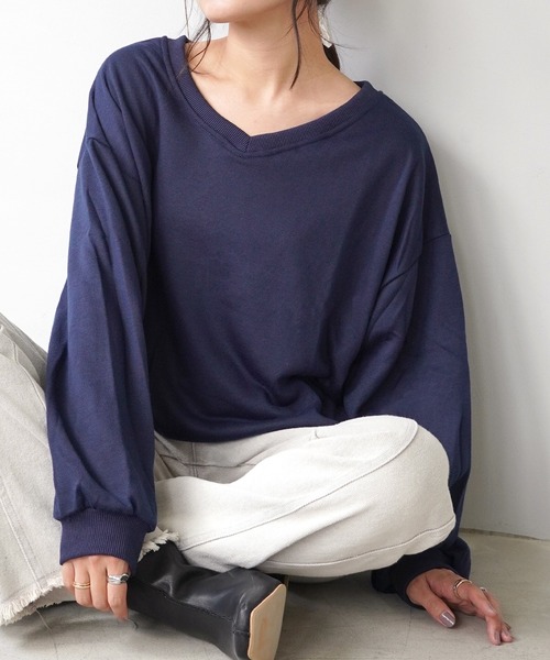 IAMUSE(アイアミューズ)の「Vネックスウェットトップス S0426【IAMUSE】(スウェット・レディース・ネイビー/グレー/ブラック/ベージュ・FREE)」の4枚目の写真