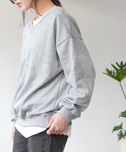 IAMUSE(アイアミューズ)の「Vネックスウェットトップス S0426【IAMUSE】(スウェット・レディース・ネイビー/グレー/ブラック/ベージュ・FREE)」の13枚目の写真