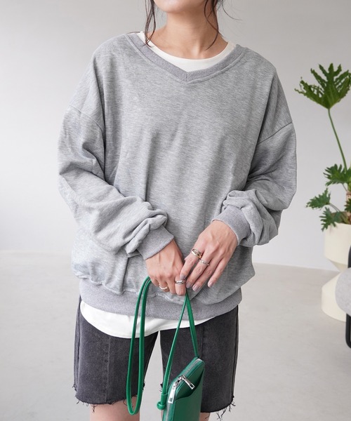 IAMUSE(アイアミューズ)の「Vネックスウェットトップス S0426【IAMUSE】(スウェット・レディース・ネイビー/グレー/ブラック/ベージュ・FREE)」の16枚目の写真
