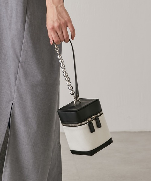 PAPILLONNER(パピヨネ)の「メタルボールバニティ/PAPILLONNER/パピヨネ(ハンドバッグ・レディース・ブラック/キャメル・FREE)」の4枚目の写真