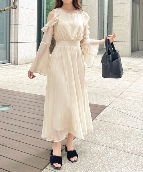 apres jour(アプレジュール)の「オープンショルダーワンピース【ZOZOTOWN限定アイテム】(ワンピース・レディース・ブラック/オフホワイト/アイボリー/ライトピンク・SMALL/MEDIUM/X-LARGE)」の3枚目の写真