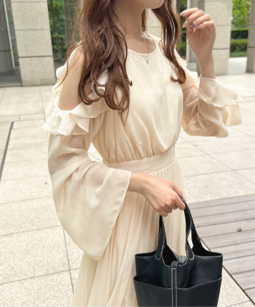 apres jour(アプレジュール)の「オープンショルダーワンピース【ZOZOTOWN限定アイテム】(ワンピース・レディース・ブラック/オフホワイト/アイボリー/ライトピンク・SMALL/MEDIUM/X-LARGE)」の17枚目の写真