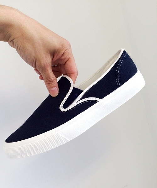 Champion(チャンピオン)の「日本製 ユニセックス チャンピオン スリッポン スニーカー CHAMPION SLIP-ON M160(スニーカー・レディース・グレー/ネイビー・22cm/22.5cm/23cm/23.5cm/24cm/24.5cm/26cm/26.5cm/27cm/27.5cm/25.5cm/25cm)」の2枚目の写真