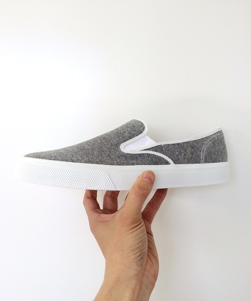 Champion(チャンピオン)の「日本製 ユニセックス チャンピオン スリッポン スニーカー CHAMPION SLIP-ON M160(スニーカー・レディース・グレー/ネイビー・22cm/22.5cm/23cm/23.5cm/24cm/24.5cm/26cm/26.5cm/27cm/27.5cm/25.5cm/25cm)」の1枚目の写真