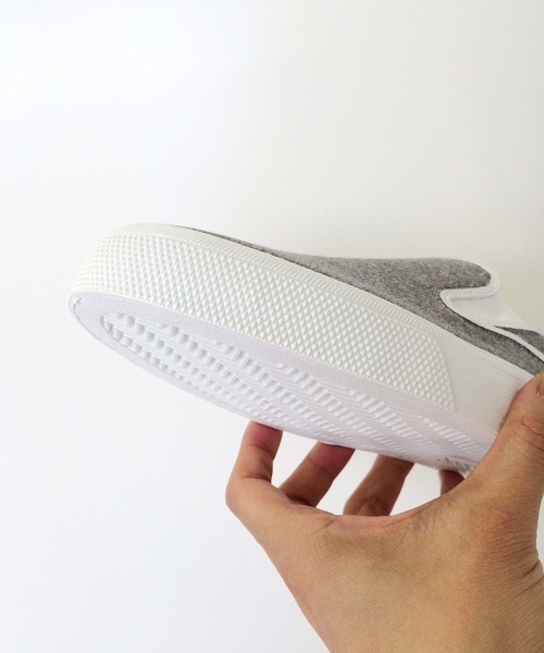 Champion(チャンピオン)の「日本製 ユニセックス チャンピオン スリッポン スニーカー CHAMPION SLIP-ON M160(スニーカー・レディース・グレー/ネイビー・22cm/22.5cm/23cm/23.5cm/24cm/24.5cm/26cm/26.5cm/27cm/27.5cm/25.5cm/25cm)」の17枚目の写真