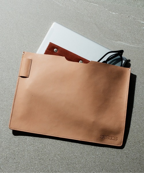 SETUP7（セットアップセブン）の「【ARTSACS】レザーモバイルケース 　MacBook13インチ（PC・タブレットケース・メンズ・キャメル/ナチュラル・FREE）」の2枚目の写真