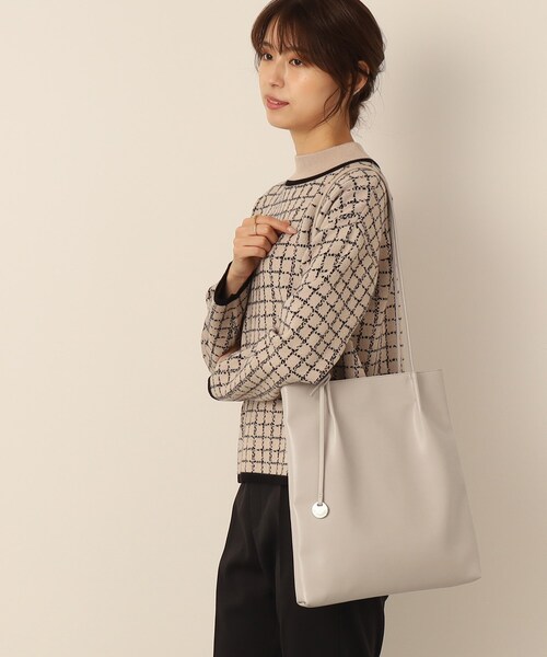 SHOO・LA・RUE(シューラルー)の「◆つまみハンドルトート(トートバッグ・レディース・ベージュ系/ブラック/グレー/ベージュ系6/ブラック系3/ブラウン系6・00)」の16枚目の写真