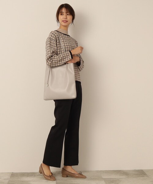 SHOO・LA・RUE(シューラルー)の「◆つまみハンドルトート(トートバッグ・レディース・ベージュ系/ブラック/グレー/ベージュ系6/ブラック系3/ブラウン系6・00)」の17枚目の写真