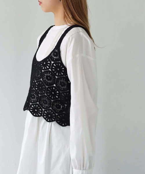 HER CLOSET（ハークローゼット）の「【shemoshelly】WEB限定かぎ針レース花柄ビスチェ（ベスト・レディース・ブラック/ブラウン/ベージュ・M）」の6枚目の写真