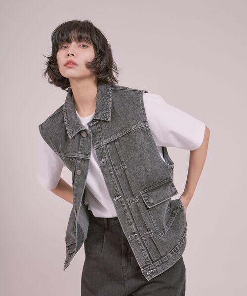 FFEIN(フェイン)の「【FFEIN(フェイン)】DENIM VEST / ケミカルウォッシュ オーバーサイズ デニム ベスト(ベスト・メンズ・オフホワイト/ブラック/ネイビー・MEDIUM/LARGE)」の3枚目の写真