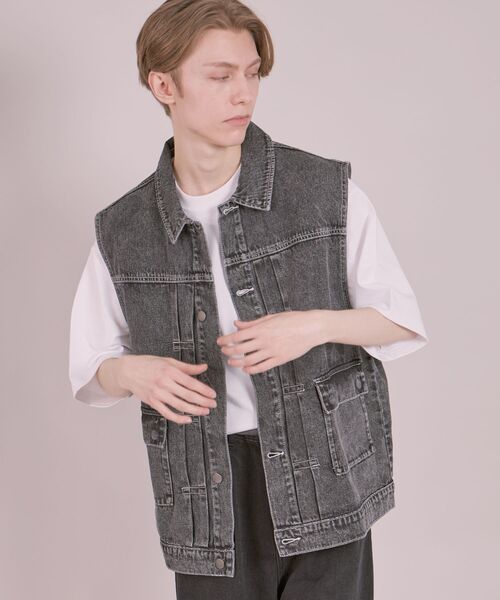 FFEIN(フェイン)の「【FFEIN(フェイン)】DENIM VEST / ケミカルウォッシュ オーバーサイズ デニム ベスト(ベスト・メンズ・オフホワイト/ブラック/ネイビー・MEDIUM/LARGE)」の4枚目の写真