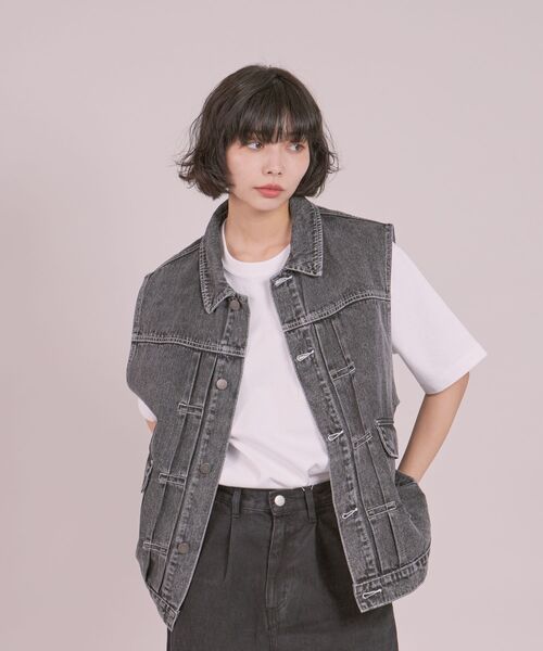 FFEIN(フェイン)の「【FFEIN(フェイン)】DENIM VEST / ケミカルウォッシュ オーバーサイズ デニム ベスト(ベスト・メンズ・オフホワイト/ブラック/ネイビー・MEDIUM/LARGE)」の8枚目の写真