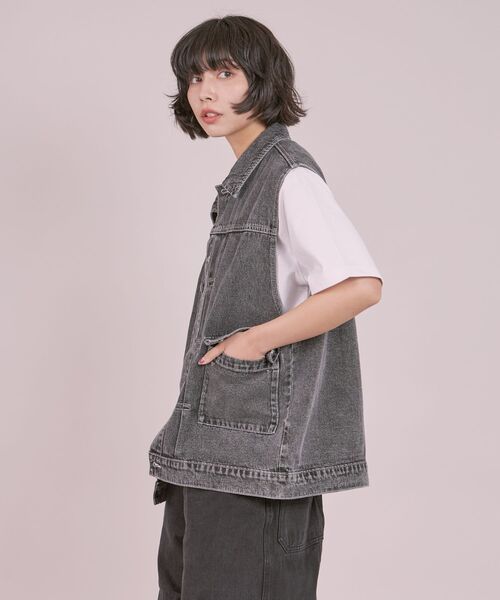 FFEIN(フェイン)の「【FFEIN(フェイン)】DENIM VEST / ケミカルウォッシュ オーバーサイズ デニム ベスト(ベスト・メンズ・オフホワイト/ブラック/ネイビー・MEDIUM/LARGE)」の13枚目の写真
