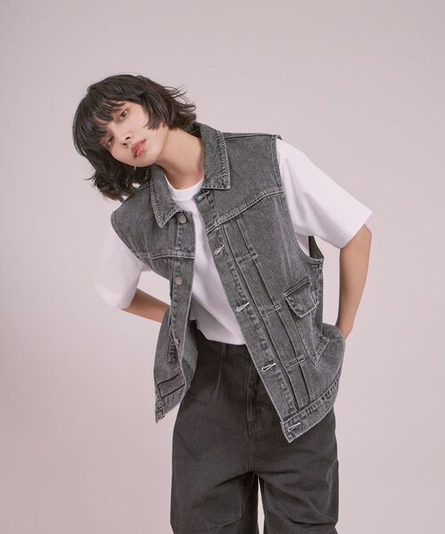 FFEIN(フェイン)の「【FFEIN(フェイン)】DENIM VEST / ケミカルウォッシュ オーバーサイズ デニム ベスト(ベスト・メンズ・オフホワイト/ブラック/ネイビー・MEDIUM/LARGE)」の14枚目の写真