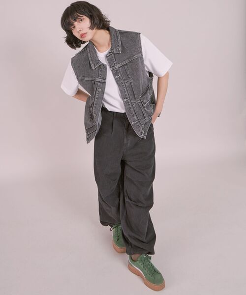 FFEIN(フェイン)の「【FFEIN(フェイン)】DENIM VEST / ケミカルウォッシュ オーバーサイズ デニム ベスト(ベスト・メンズ・オフホワイト/ブラック/ネイビー・MEDIUM/LARGE)」の15枚目の写真